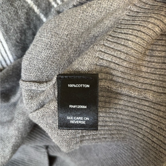 3/$20 Torrid Gray Lightweight Sweater with Sequin Lipstick Design - Picture 4 of 4